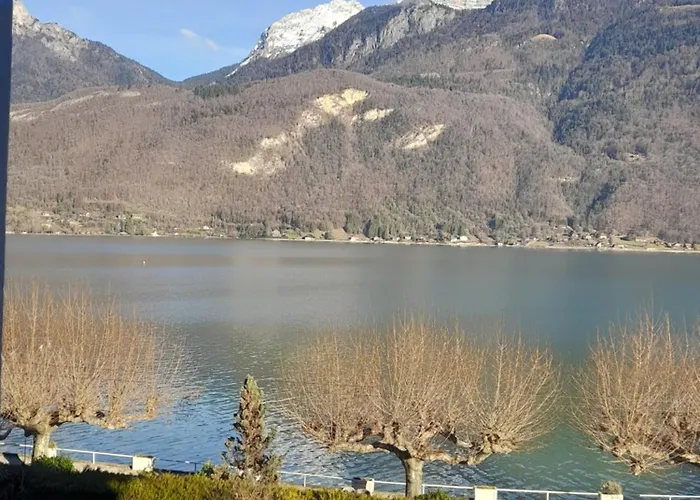 Coconlagon Serenite Au Lac D\'Annecy