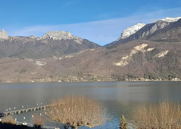 Coconlagon Serenite Au Lac D\'Annecy